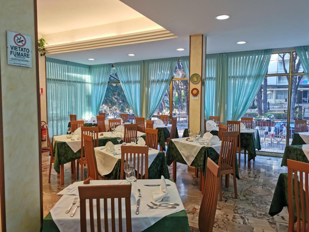 Hotel Pine Beach Rosolina Mare Extérieur photo