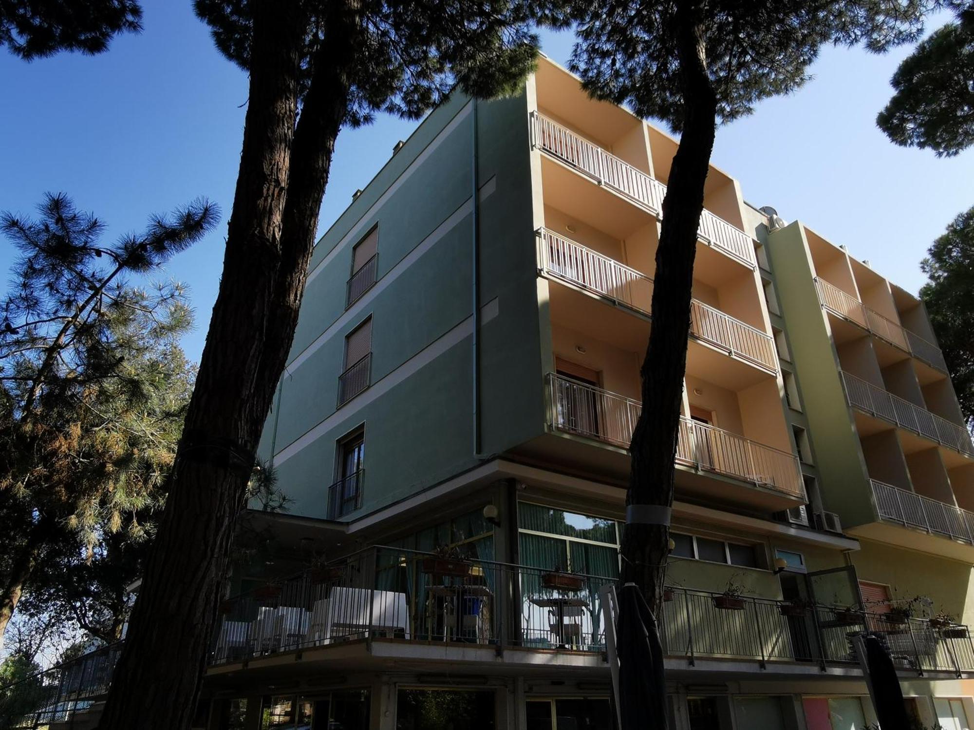 Hotel Pine Beach Rosolina Mare Extérieur photo