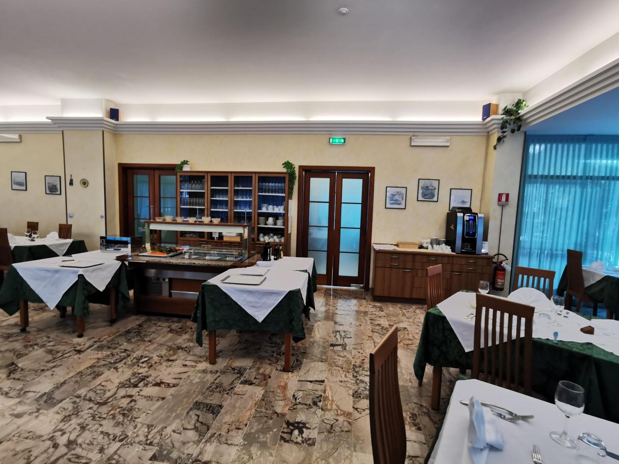 Hotel Pine Beach Rosolina Mare Extérieur photo
