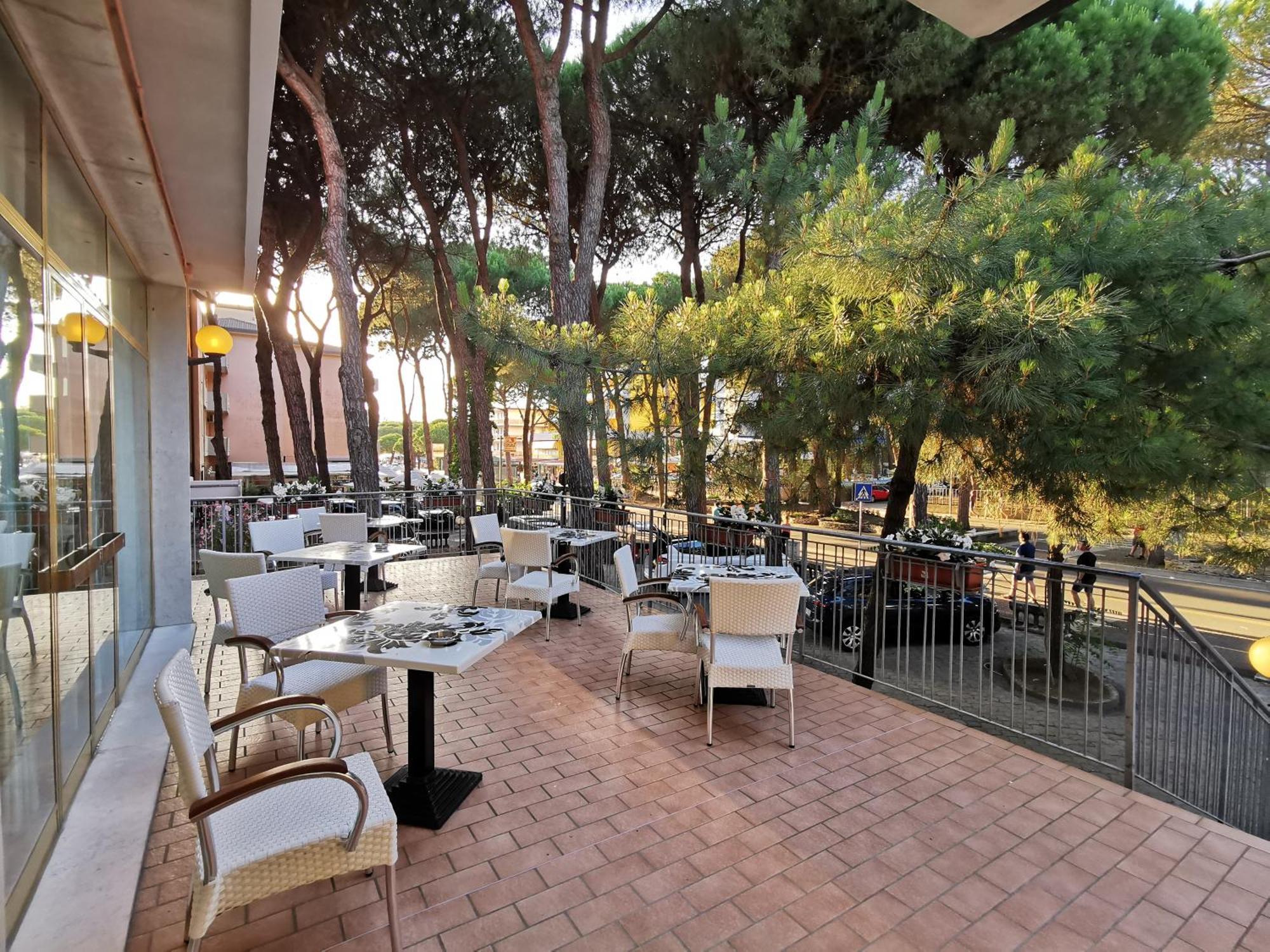 Hotel Pine Beach Rosolina Mare Extérieur photo