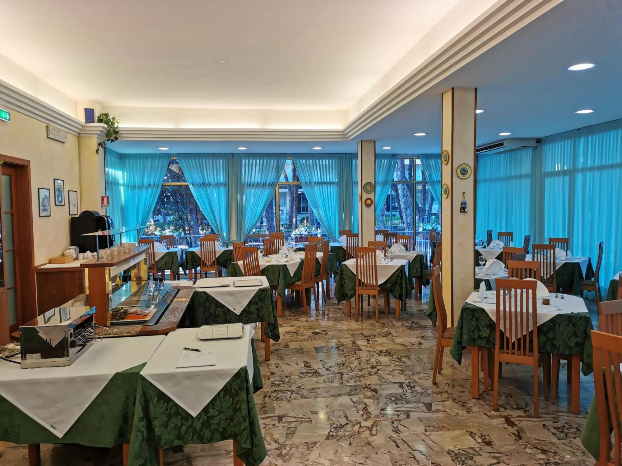 Hotel Pine Beach Rosolina Mare Extérieur photo